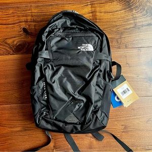 The North Face Fall Line Backpack - Hiking Backpack - Black, 28L